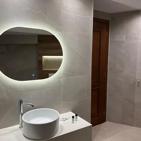 With Castle View بيت ضيافة