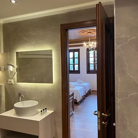 With Castle View بيت ضيافة Gjirokastër