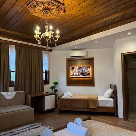 With Castle View بيت ضيافة